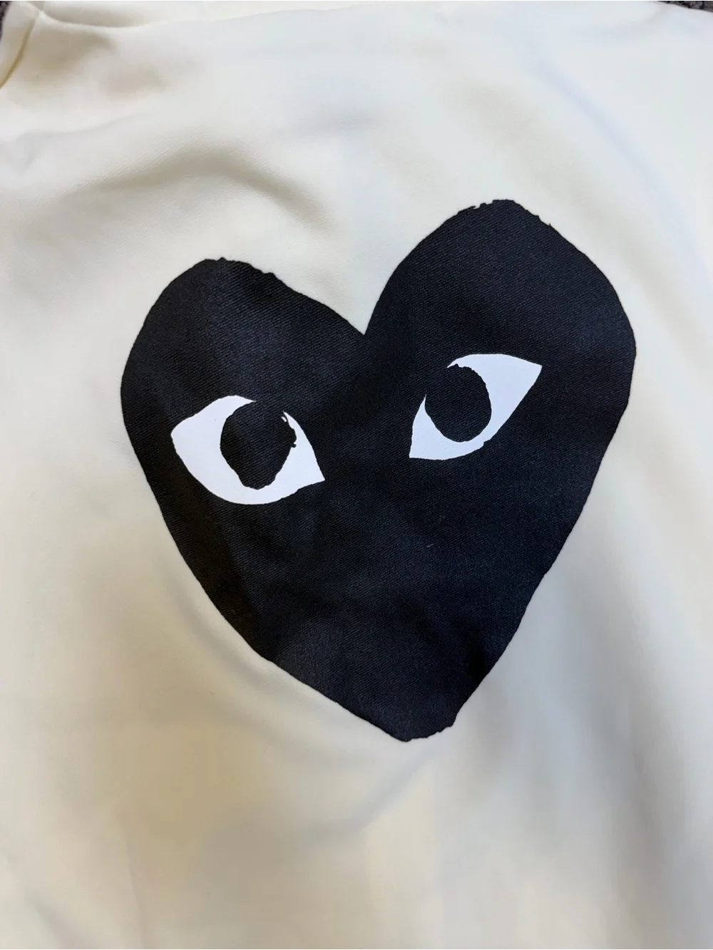 COMME DES GARCONS CDG PLAY BLACK HEART BIG LOGO HOODIE IVORY AZ-T254-051-3